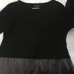 Casual top very cute!!